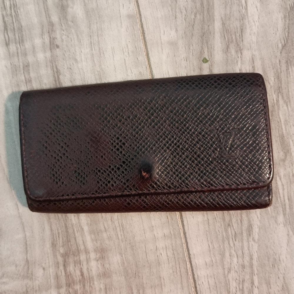 LOUIS VUITTON key case Taiga Bordeaux Taigareza - Authentic